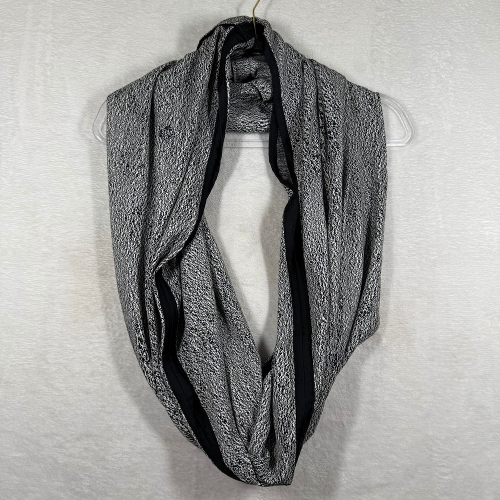 Lululemon Vinyasa Scarf Black White Static Print Snap‎ Convertible Infinity Wrap